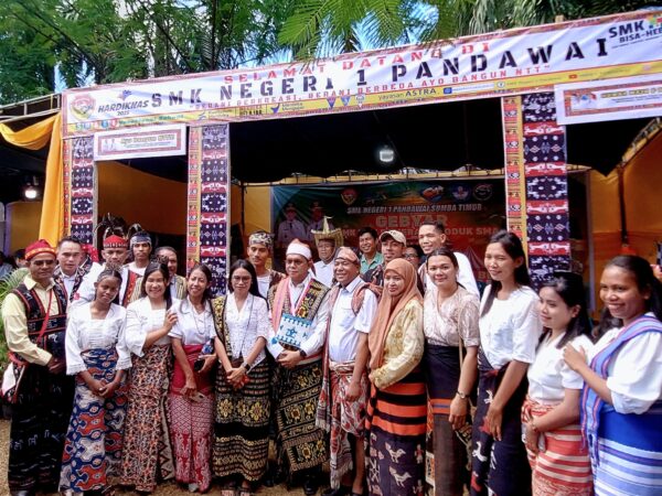 foto-bersama-gubernur-ntt